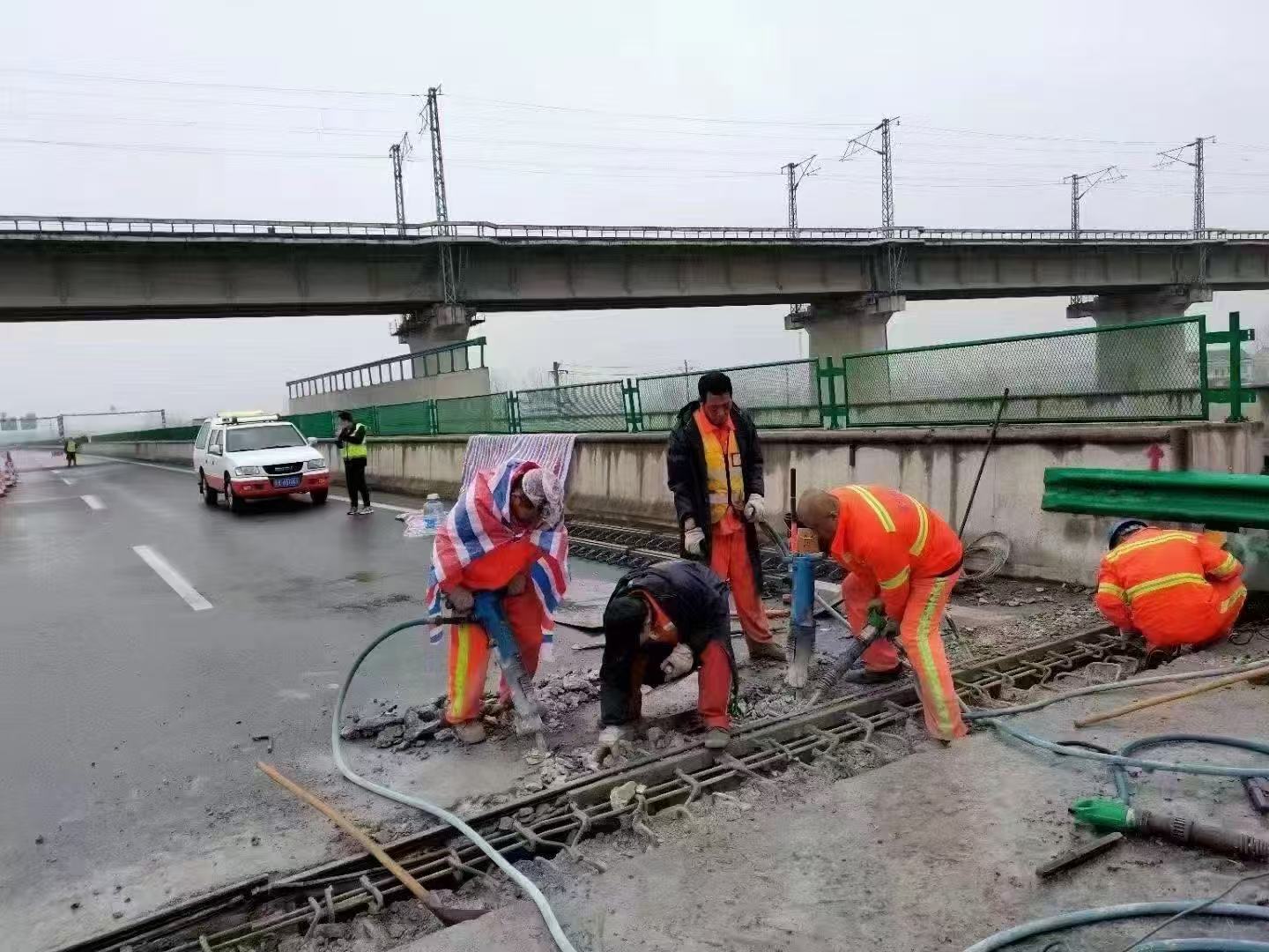 永新桥梁伸缩缝抢修料